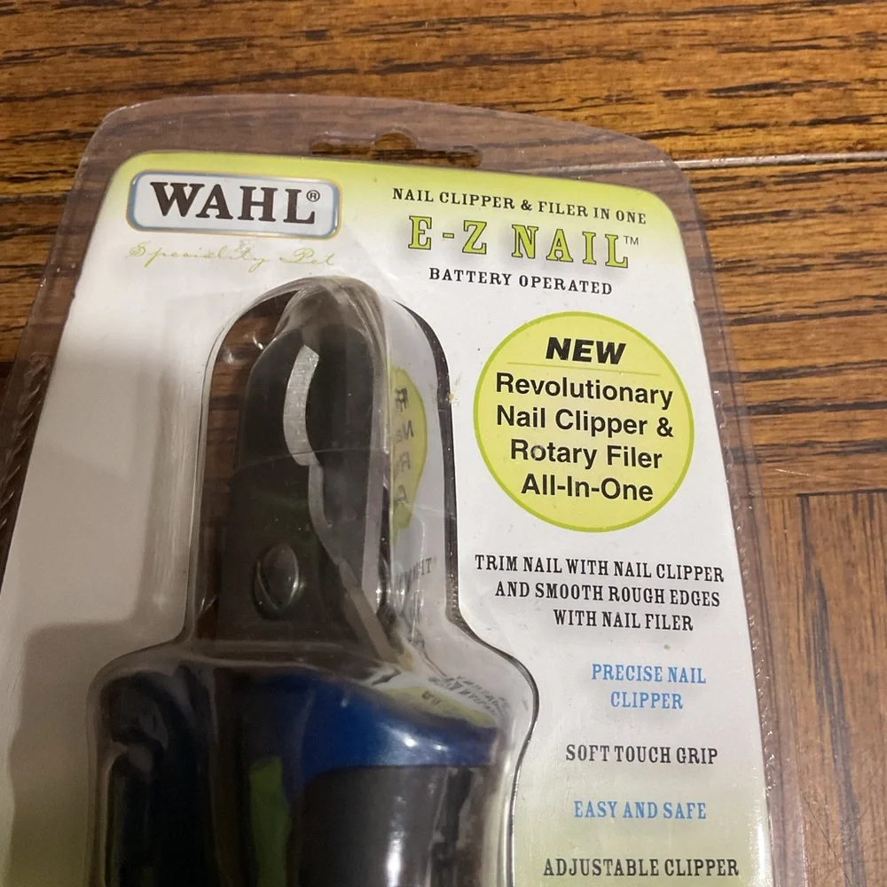 Wahl E-Z Nail Battery Operated Clipper in Black and Blue